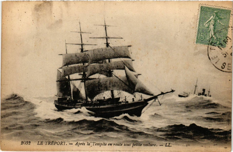 Carte postale ancienne Le Treport-Apres la Tempete en route sous petite voilure au Tréport