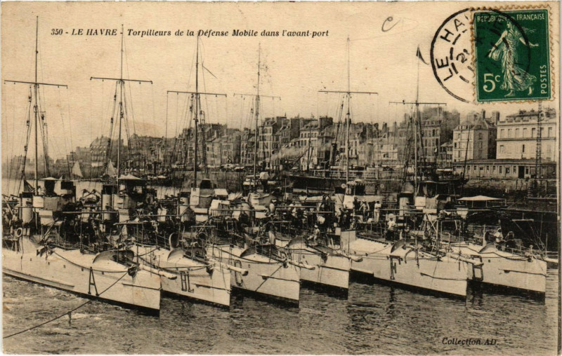 Carte postale ancienne Le Havre-Torpilleurs de la Defense Mobile dans l'avant-port au Havre