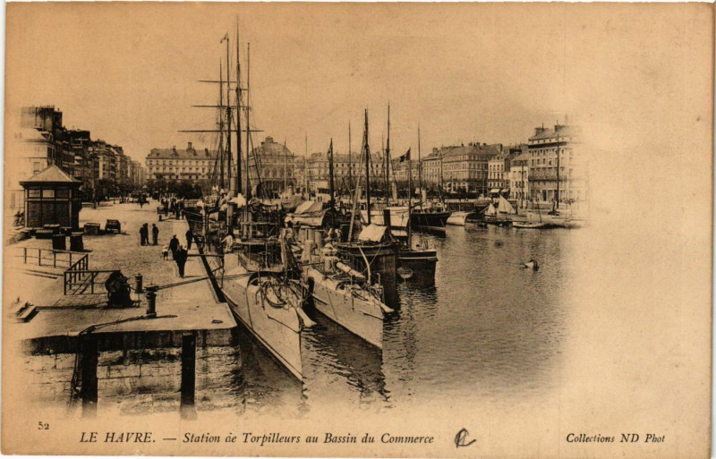 Carte postale ancienne Le Havre-Station de Torpilleurs au Bassin du Commerce au Havre