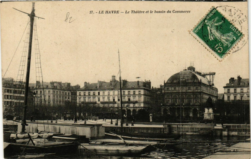 Carte postale ancienne Le Havre-Le Theatre et le bassin du Commerce au Havre