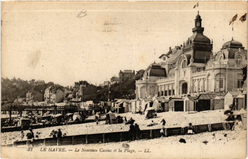 Carte postale ancienne Le Havre-Le Nouveau Casino et la Plage au Havre