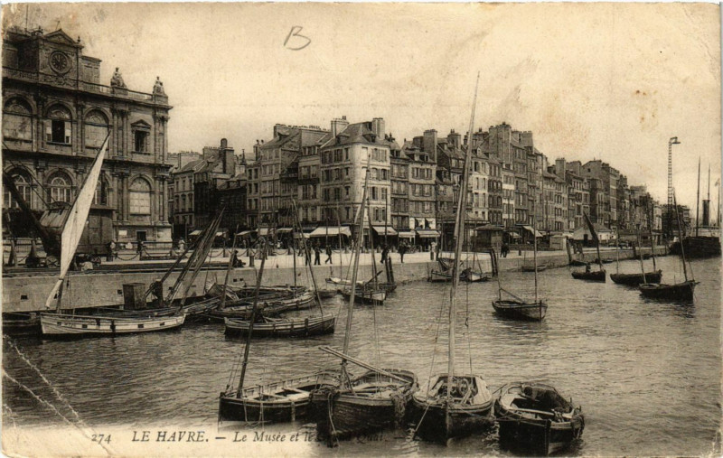 Carte postale ancienne Le Havre-Le Musée et le Grand Quai au Havre