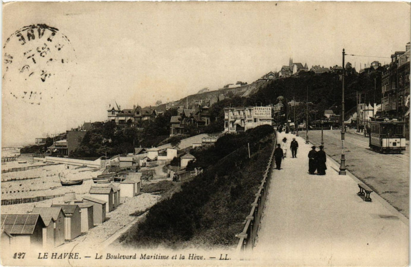Carte postale ancienne Le Havre-Le Boulevard Maritime et la Heve au Havre