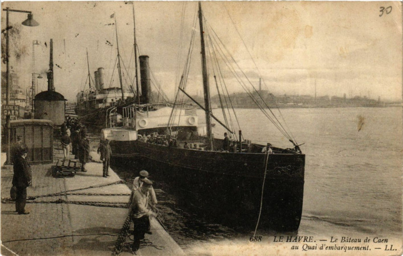 Carte postale ancienne Le Havre-Le Bateau de Caen au Quai d'embarquement au Havre