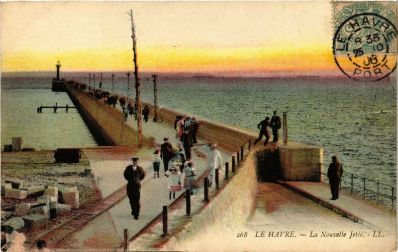 Carte postale ancienne Le Havre-La Nouvelle Jetée au Havre
