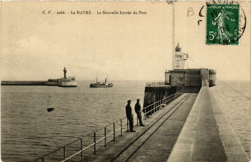 Carte postale ancienne Le Havre-La Nouvelle Entrée du Port au Havre