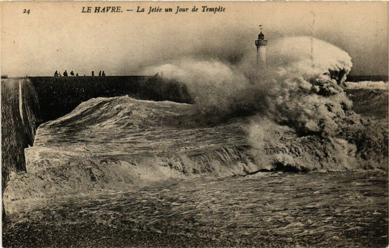 Carte postale ancienne Le Havre-La Jetée un Jour de Tempete au Havre