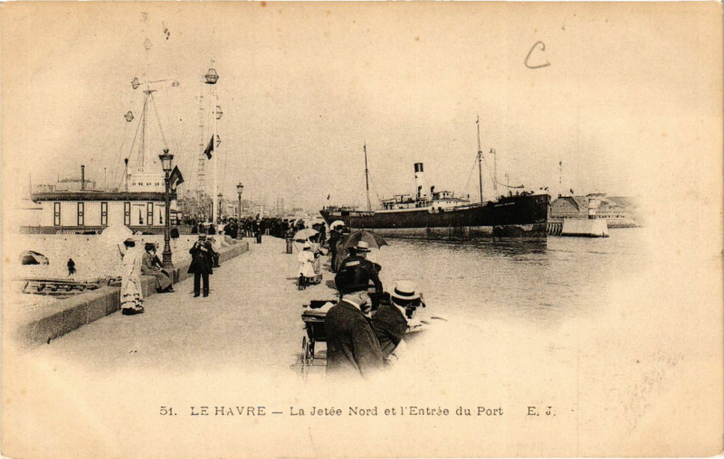 Carte postale ancienne Le Havre-La Jetée Nord et l'Entrée du Port au Havre