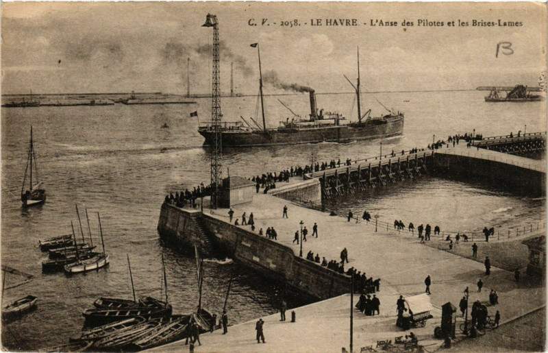 Carte postale ancienne Le Havre-L'Anse des Pilotes et les Brises-Lames au Havre