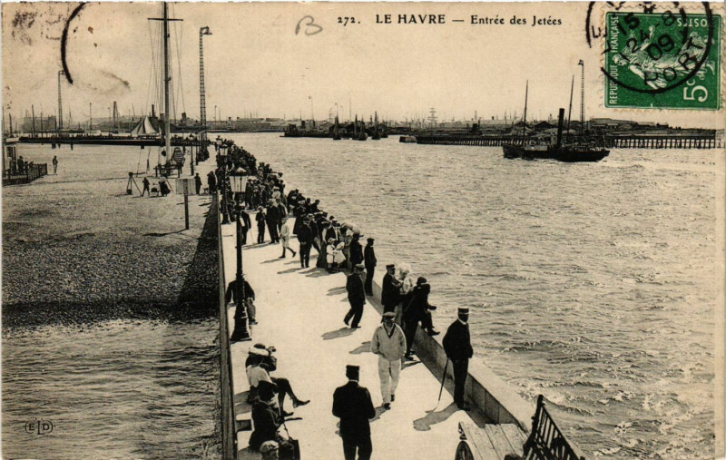 Carte postale ancienne Le Havre-Entrée des Jetées au Havre