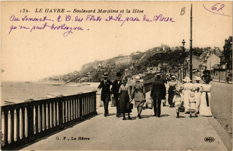 Carte postale ancienne Le Havre-Boulevard Maritime et la Heve au Havre