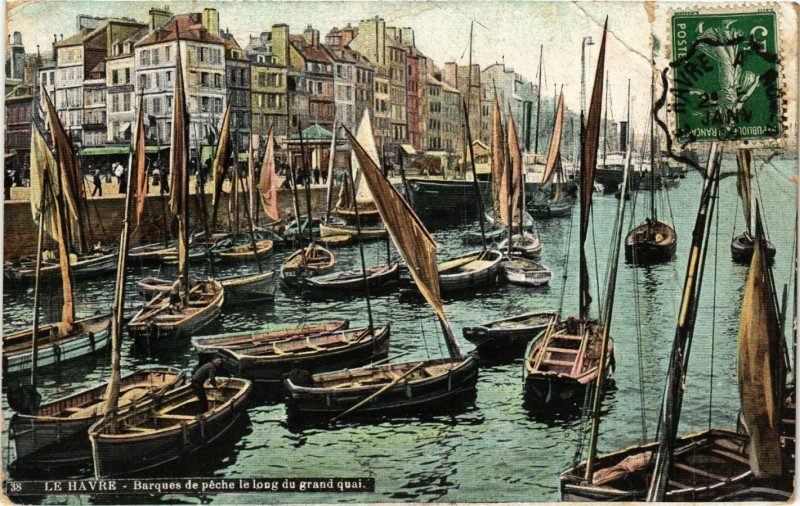 Carte postale ancienne Le Havre-Barques de peche le long du grand quai au Havre