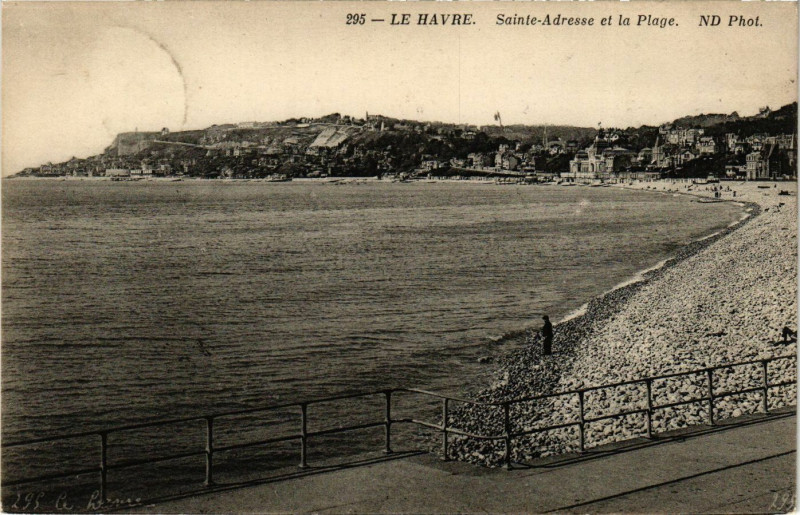 Carte postale ancienne Le Havre Sainte-Adresse et la Plage à Sainte-Adresse