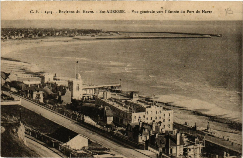 Carte postale ancienne Env. du Havre Sainte-Adresse Vue générale vers l'Entrée du Port à Sainte-Adresse