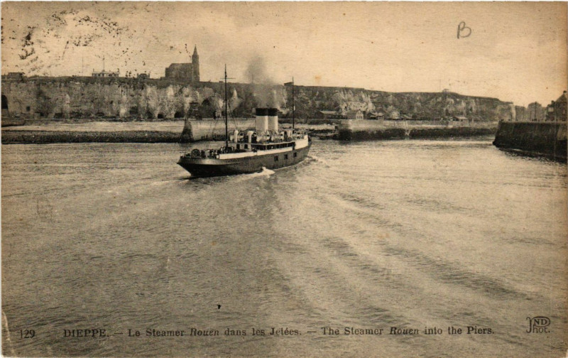 Carte postale ancienne Dieppe-Le Steamer Rouen dans les Jetées à Rouen