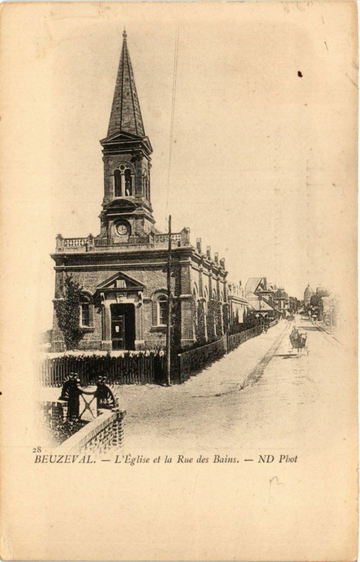 Carte postale ancienne Beuzeval-L'Eglise et la Rue des Bains à Eu