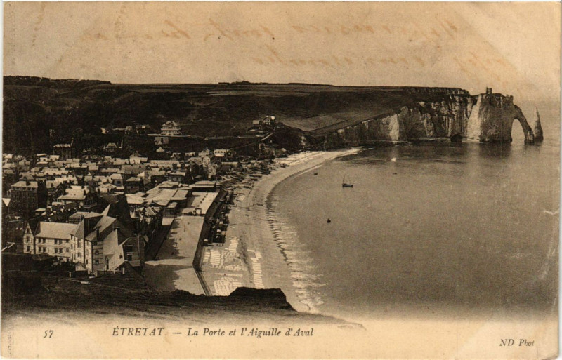 Carte postale ancienne La Porte et l'Aiguille d'Aval à Étretat