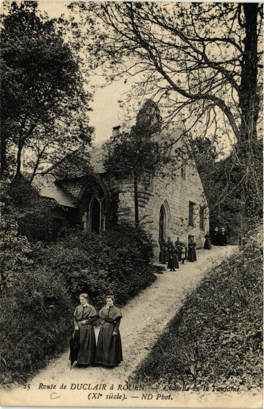 Carte postale ancienne Route de Duclair a Rouen-Chapelle de la Fontaine à Duclair