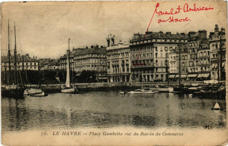 Carte postale ancienne Le Havre-Place Gambetta vue du Bassin du Commerce au Havre