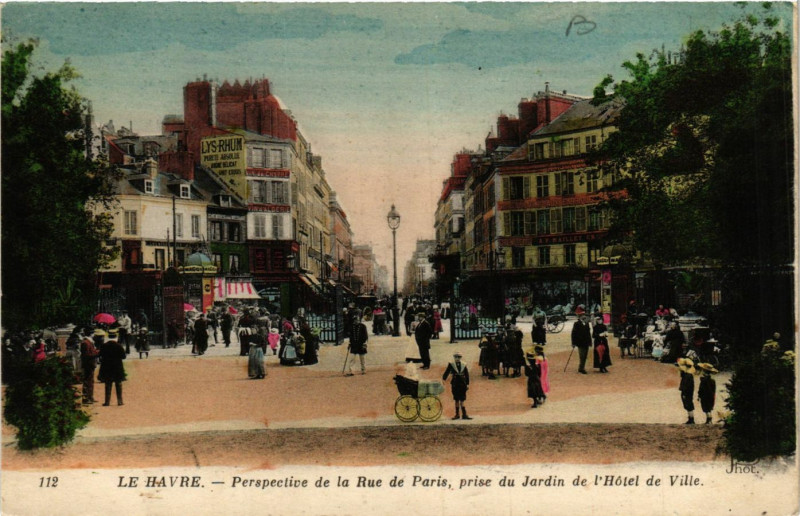 Carte postale ancienne Le Havre-Perspective de la Rue de Paris prise du Jardin de l'Hotel au Havre