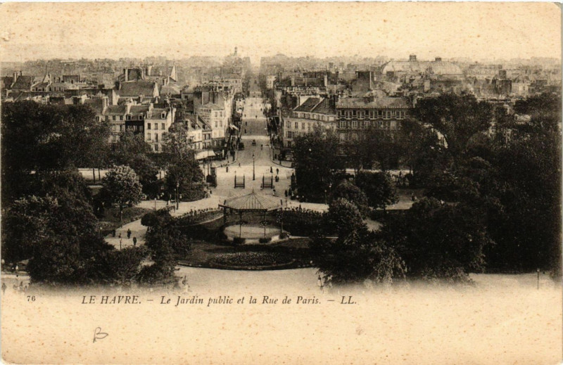 Carte postale ancienne Le Havre-Le Jardin public et la Rue de Paris au Havre