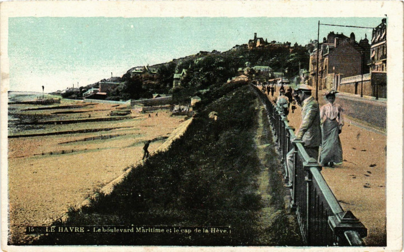 Carte postale ancienne Le Havre-Le boulevard Maritime et le cap de la Heve au Havre