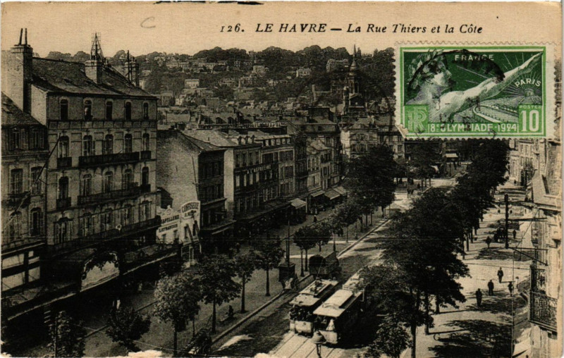 Carte postale ancienne Le Havre-La Rue Thiers et la Cote au Havre