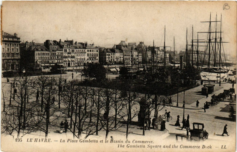 Carte postale ancienne Le Havre-La Place Gambetta et le Bassin du Commerce au Havre