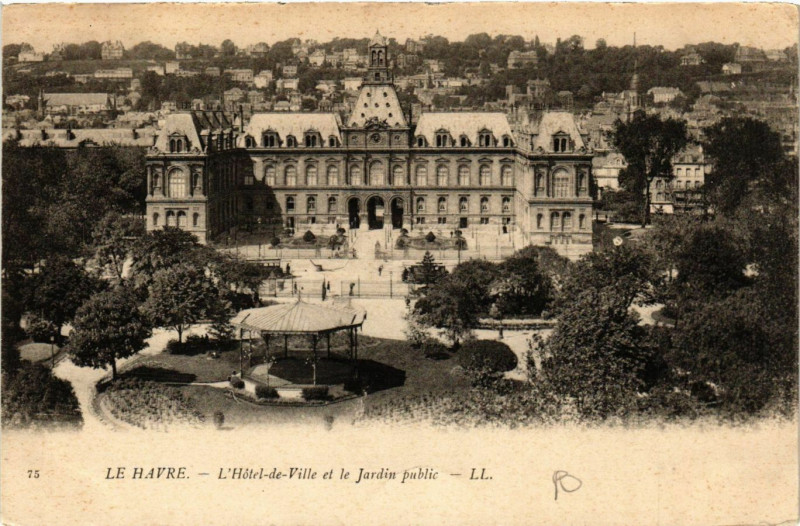 Carte postale ancienne Le Havre-L'Hotel de Ville et le Jardin public au Havre