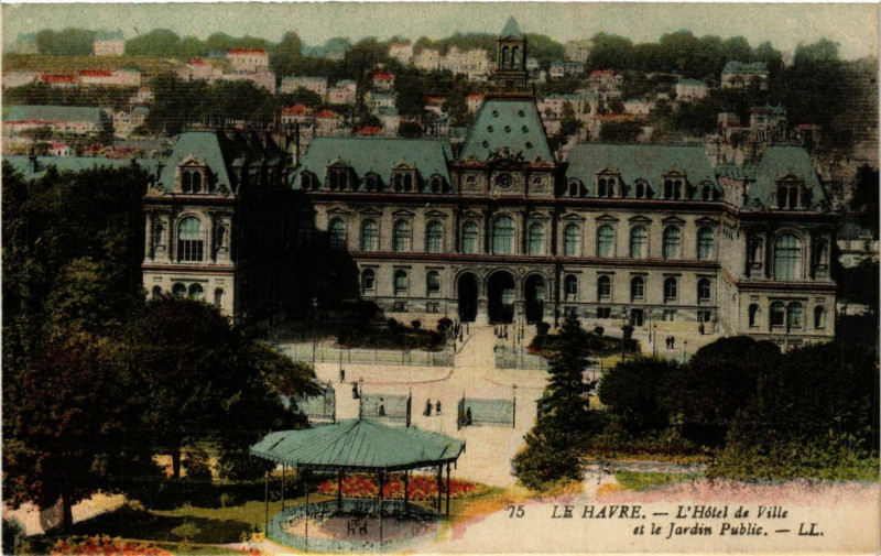 Carte postale ancienne Le Havre-L'Hotel de Ville et le Jardin Public au Havre