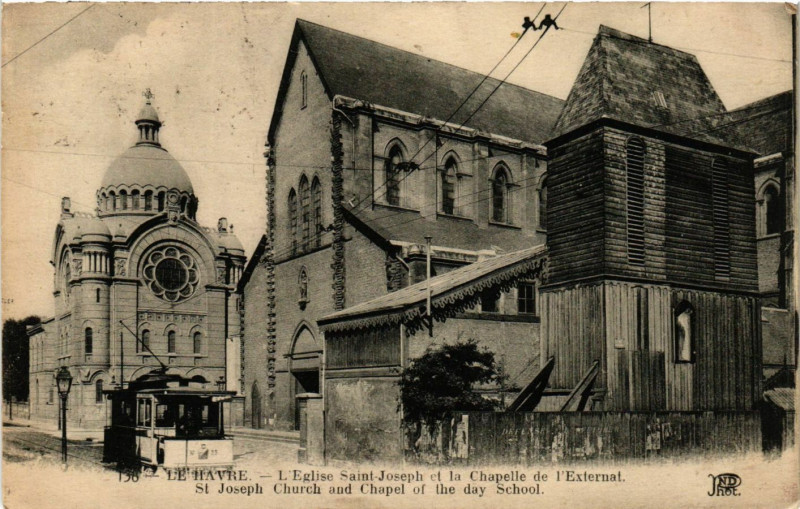 Carte postale ancienne Le Havre-L'Eglise Saint-Joseph et la Chapelle de l'Externat au Havre
