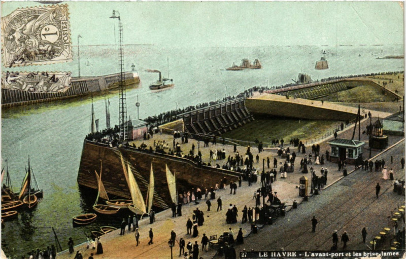 Carte postale ancienne Le Havre-L'avant-port et les brise-lames au Havre