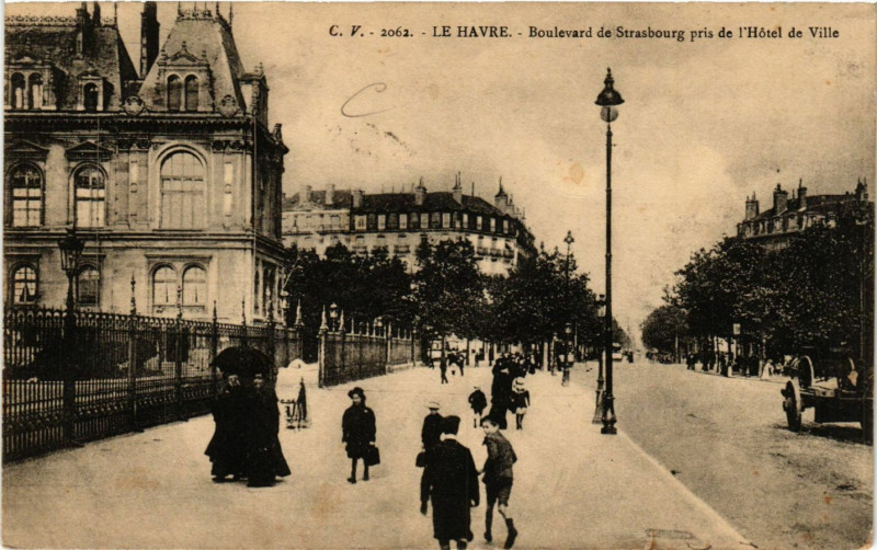 Carte postale ancienne Le Havre-Boulevard de Strasbourg pris de l'Hotel de Ville au Havre