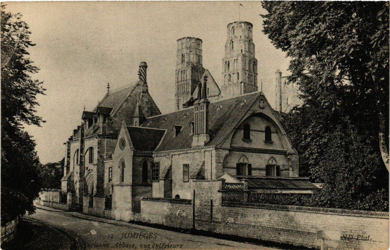 Carte postale ancienne Jumieges-Ancienne Abbaye vue exterieure à Jumièges