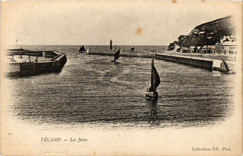 Carte postale ancienne Fecamp-Les Jetées à Fécamp