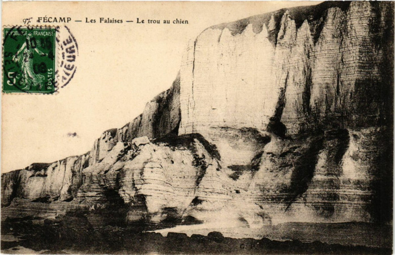 Carte postale ancienne Fecamp-Les Falaises Le trou au chien à Fécamp