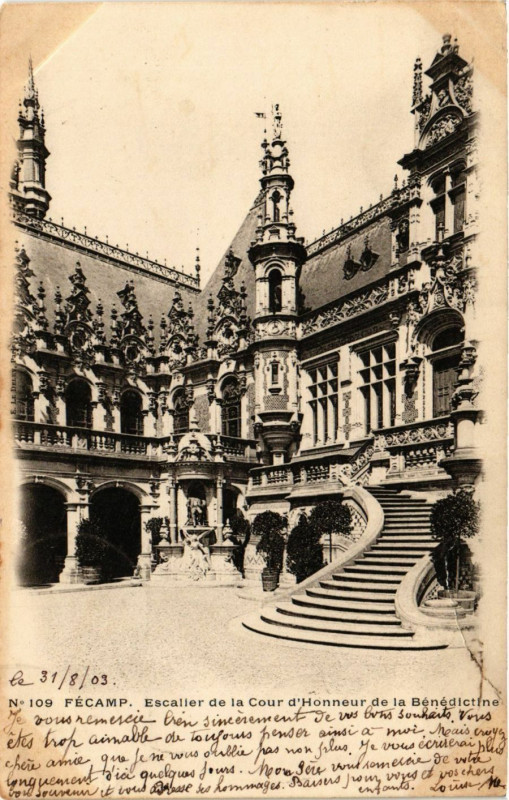 Carte postale ancienne Fecamp-Escalier de la Cour d'Honneur de la Benedictine à Fécamp