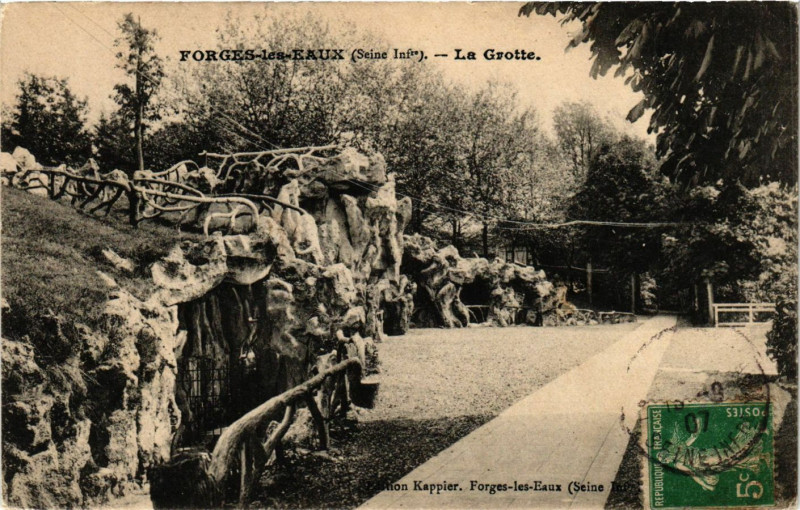 Carte postale ancienne Forges-les-Eaux La Grotte à Forges-les-Eaux