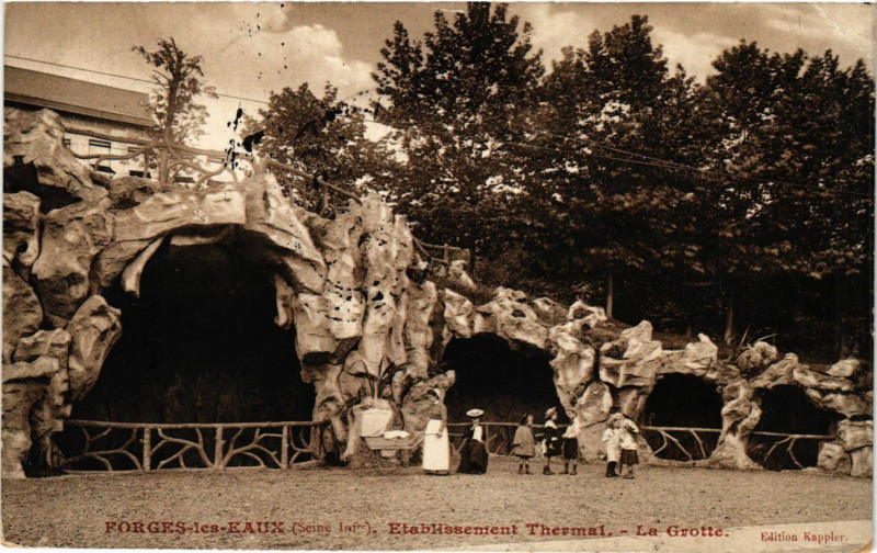 Carte postale ancienne Forges-les-Eaux Etablissement Thermal-La Grotte à Forges-les-Eaux