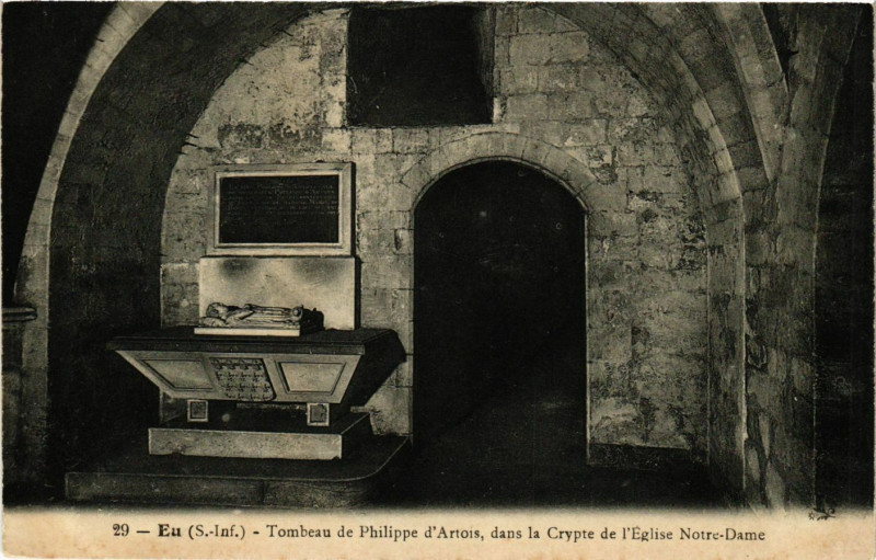 Carte postale ancienne Eu - Tombeau de Philippe d'Artois dans la Crypte de l'Eglise à Eu