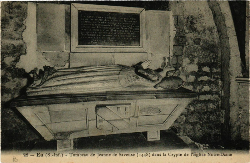 Carte postale ancienne Eu - Tombeau de Jeanne de Saveuse dans la Crypte de l'Eglise à Eu