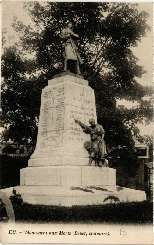 Carte postale ancienne Eu - Monument aux Morts à Eu