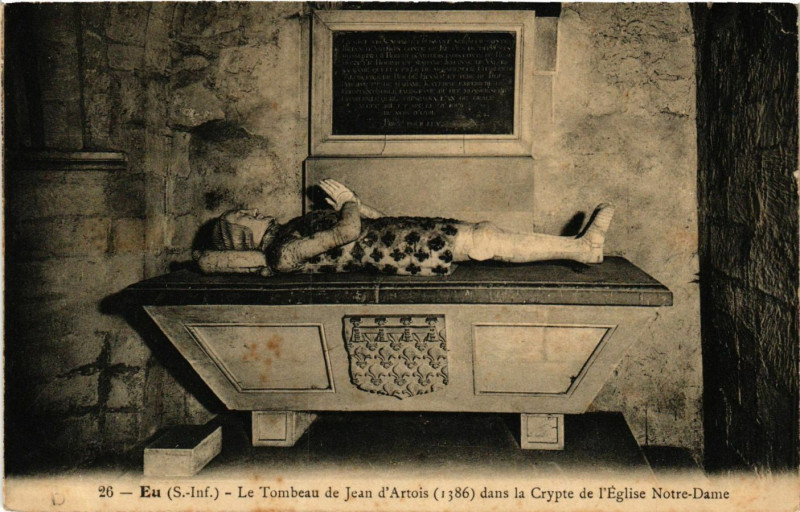 Carte postale ancienne Eu - Le Tombeau de Jean d'Artois dans la Crypte de l'Eglise à Eu