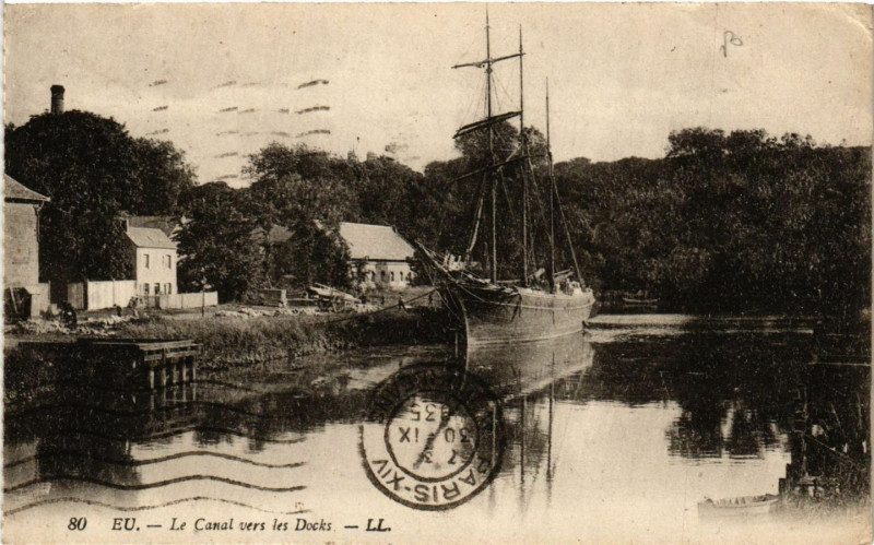 Carte postale ancienne Eu - Le Canal vers les Docks à Eu