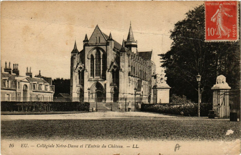 Carte postale ancienne Eu - Collegiale Notre-Dame et l'Entrée du Chateau à Eu