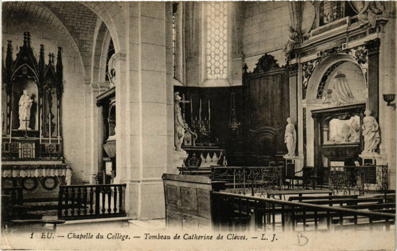 Carte postale ancienne Eu - Chapelle du College Tombeau de Catherine de Cleves à Eu