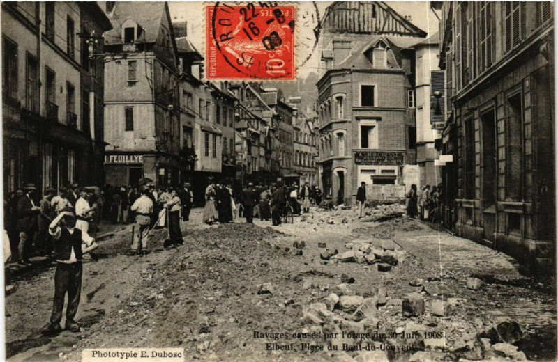 Carte postale ancienne Elbeuf-Place du Bout du Couvent Ravages causes par l'orage à Elbeuf