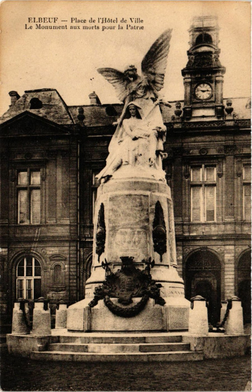 Carte postale ancienne Elbeuf-Place de l'Hotel de Ville Monument aux morts pour la Pat. à Elbeuf