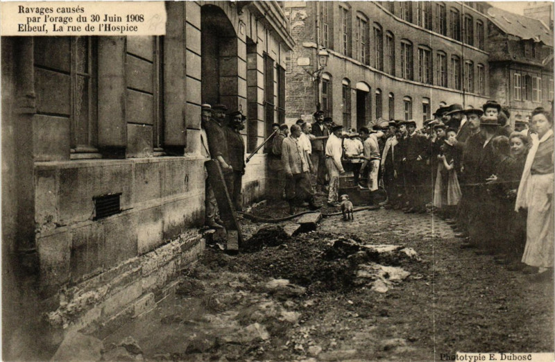 Carte postale ancienne Elbeuf-La rue de l'Hospice Ravages causes par l'orage à Elbeuf
