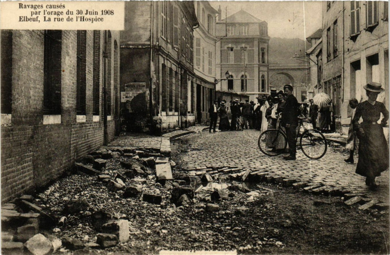 Carte postale ancienne Elbeuf-La rue de l'Hospice à Elbeuf